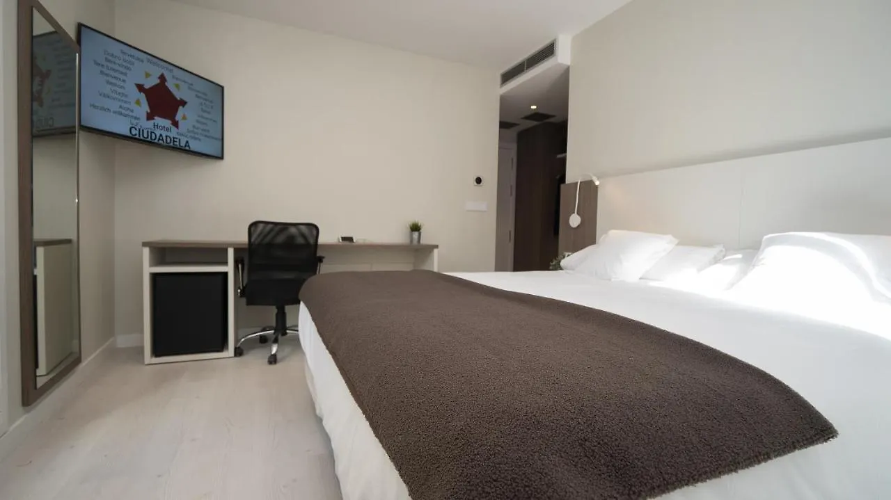 Hotel Ciudadela 팜플로나 2*,